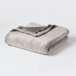 5pc King Geo Reversible Decorative Comforter Set With Throw Black/Gray - Room Essentials™ -RoomEssentials Sales Store GUEST ee057046 560e 4892 a5ca 2ebedd27f5e5